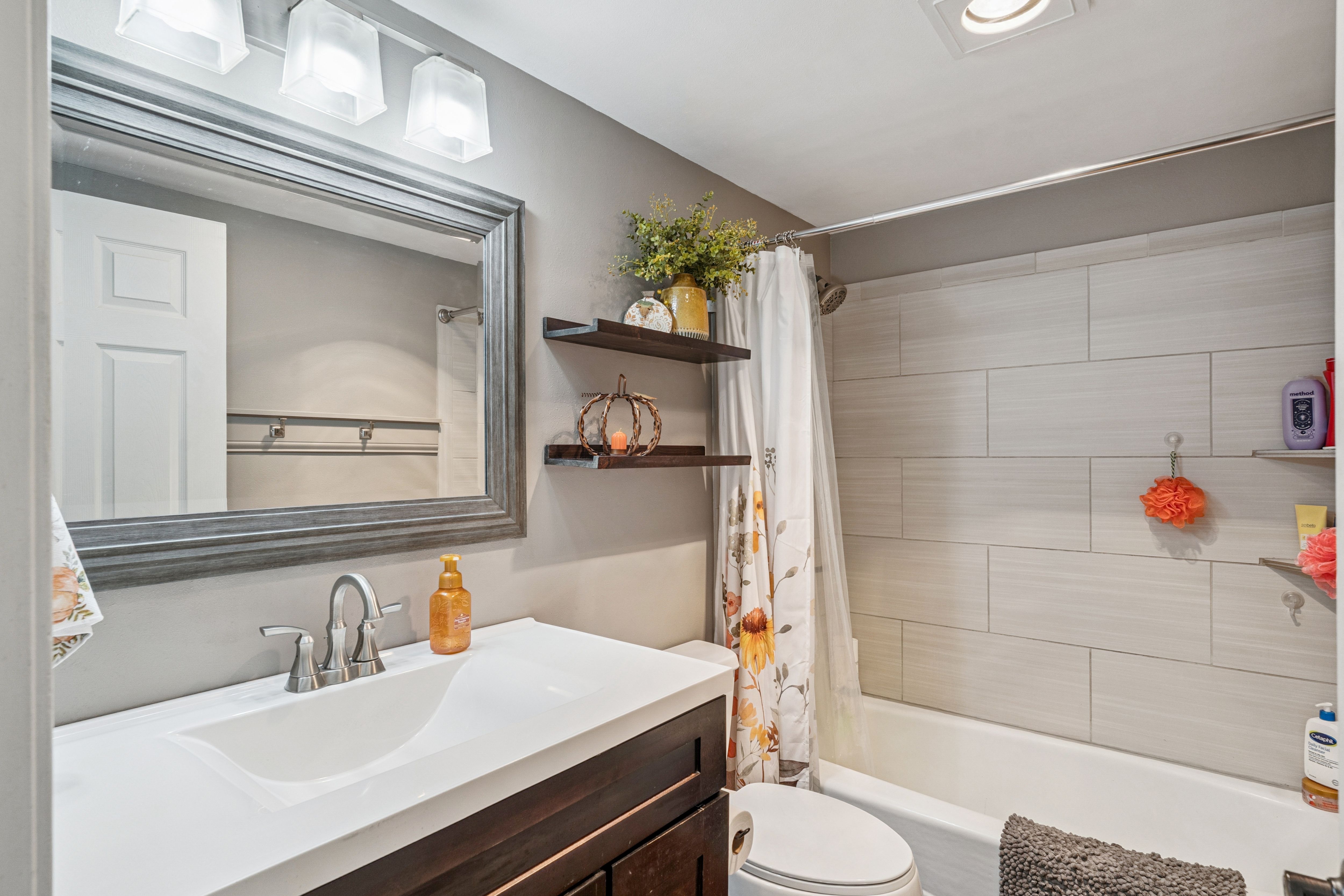 Listing Photo: 10-128 16437 173rd Ave